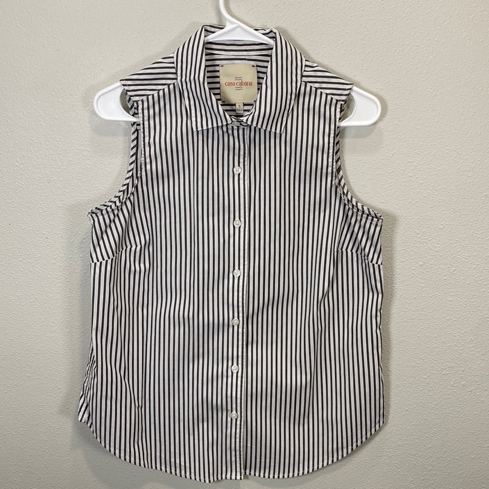 Casa Cabana sleeveless button up top‎ striped